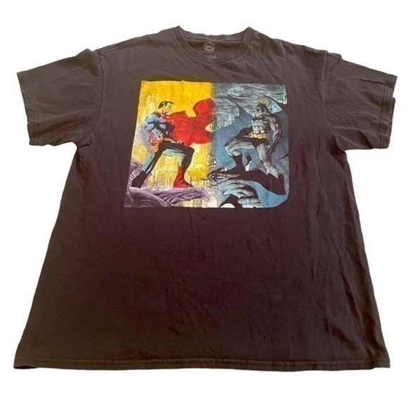 DC COMICS | DC COMICS SUPERMAN VS. BATMAN BLACK T-SHIRT, SIZE L - Picture 1 of 3